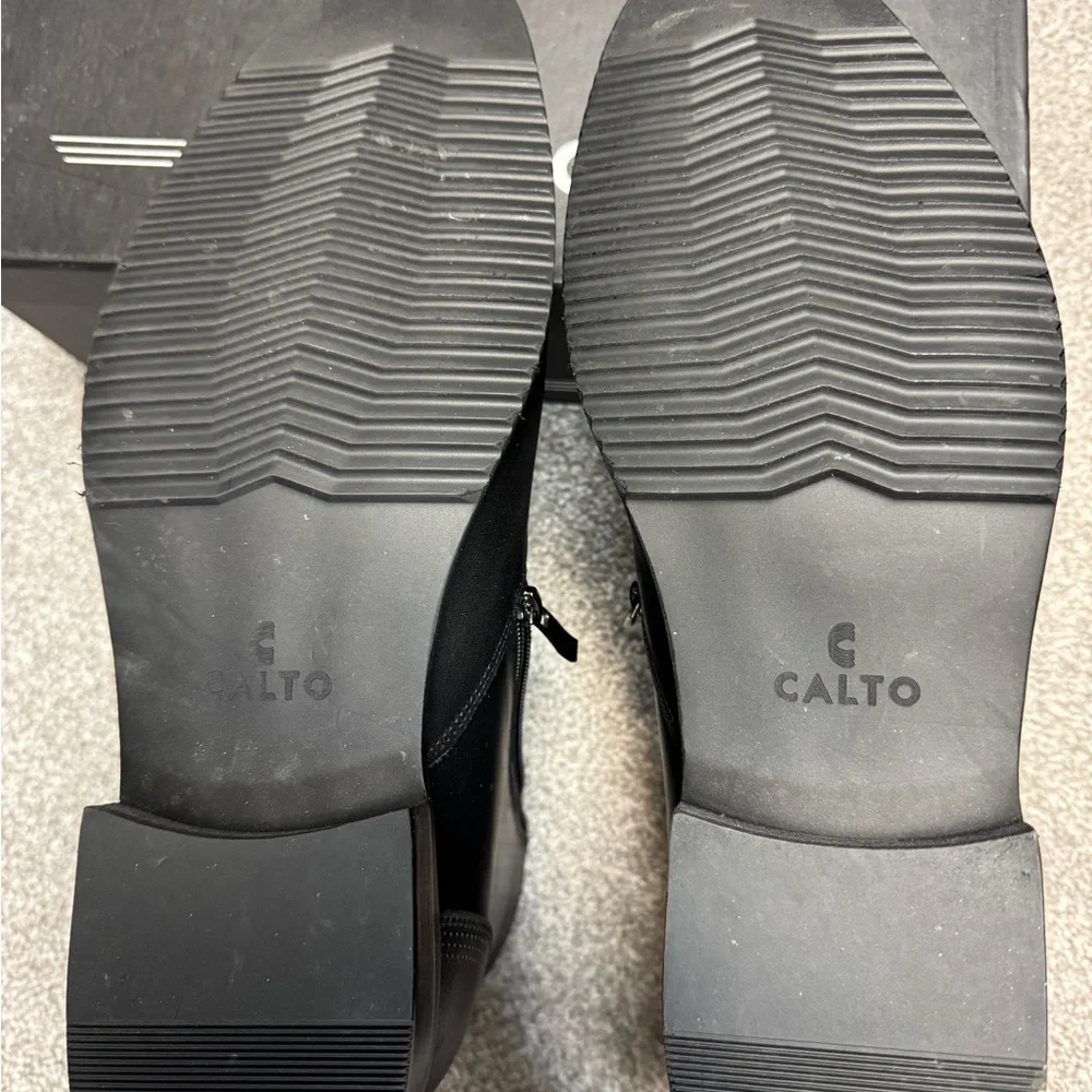 Black Leather Ankle Boots with Side Zipper and Cap Toe - Picture 3 of 3